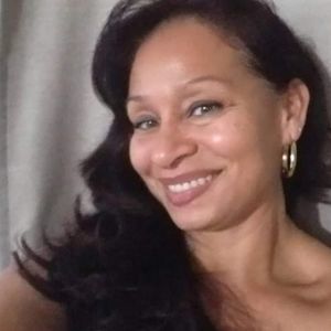 Meet your Posher, Adela